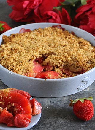 Pineapple and strawberry crumble 